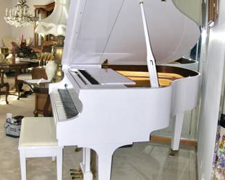 Hamilton / Baldwin Baby Grand white lacquer piano and bench, player with Concert Master CD System *note* there is damage on the top of piano, please see the photos $2,400 Please contact Diana via text or phone 708-670-2189 to arrange&nbsp;payment or with any questions.&nbsp;