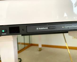 Hamilton / Baldwin Baby Grand white lacquer piano and bench, player with Concert Master CD System *note* there is damage on the top of piano, please see the photos $2,400 Please contact Diana via text or phone 708-670-2189 to arrange&nbsp;payment or with any questions.&nbsp;