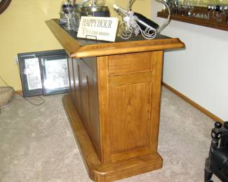 Oak bar with dry sink, black formica top, a 2 door cabinet and drawer and oak back bar, storage for stem ware, mirror back, 2 bar height stools: Sold all together $995 Please contact Diana via text or phone 708-670-2189 to arrange&nbsp;payment or with any questions.&nbsp;
