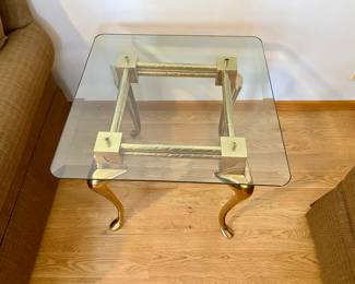 Labarge End table: 26" x 26" x 23" floor to top $295 Please contact Diana via text or phone 708-670-2189 to arrange&nbsp;payment or with any questions.&nbsp;