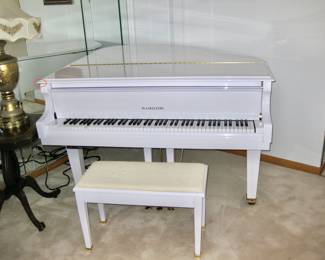 Hamilton / Baldwin Baby Grand white lacquer piano and bench, player with Concert Master CD System *note* there is damage on the top of piano, please see the photos $2,400 Please contact Diana via text or phone 708-670-2189 to arrange&nbsp;payment or with any questions.&nbsp;
