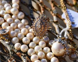 Diamond and 14k Gold Cluster Ring. 