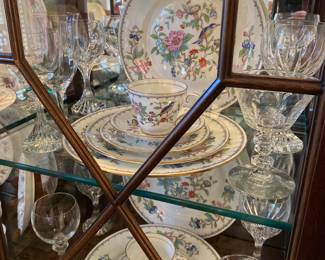 Aynsley 
“Pembroke”
(10) 5-Piece Place Settings