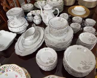 Edelstein Maria-Theresia china set, “Primrose” pattern.
