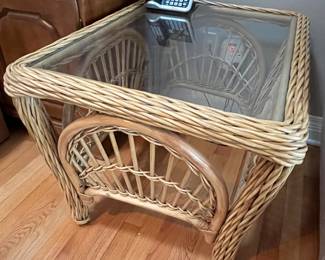 Vintage rattan end/accent table.