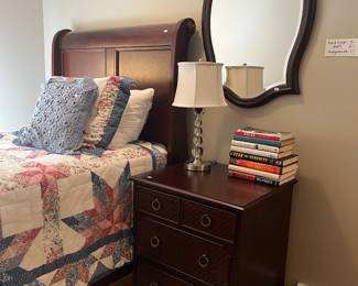 Three-drawer nightstand.