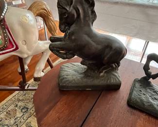 Metal horse bookends