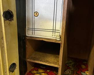 Antique 1910 John B. Varnick, Manchester, NH safe.  See information on John Varnick in next picture.