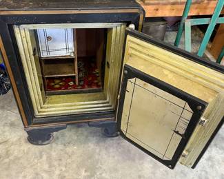 Antique 1910 John B. Varnick, Manchester, NH safe.  See information on John Varnick in next picture.