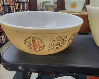 Vintage Pyrex…so much Pyrex!