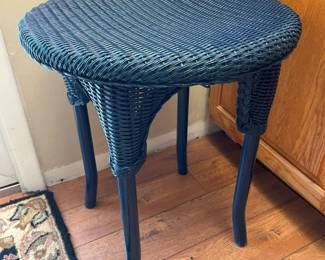 181 Poly Wicker Accent Tablemin