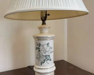 181 Vintage Magnolia Floral Porcelain Table Lampmin