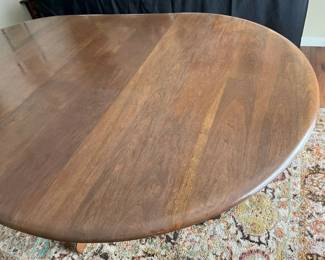 181 S. Bent Bros. Maple Dining Table Detailmin