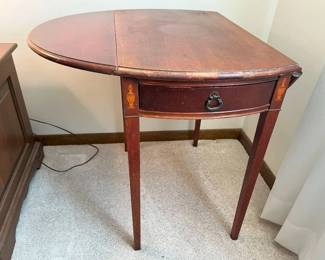 181 Vintage 1Drawer Drop Leaf Oval Accent Tablemin