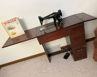181 Vintage Singer Sewing Table Expandedmin