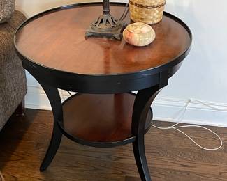 Round end table 