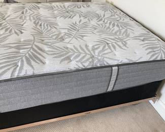 Full size excellent condition very new