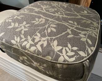 49. Chaise w/ Side Table w/ Cushion