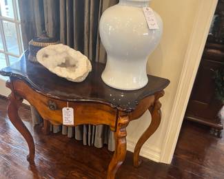 Hugh ginger jar and French style table