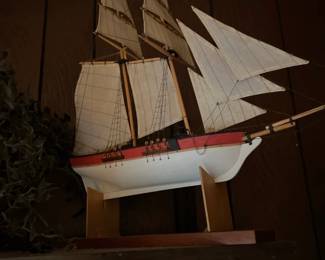 Model ship 