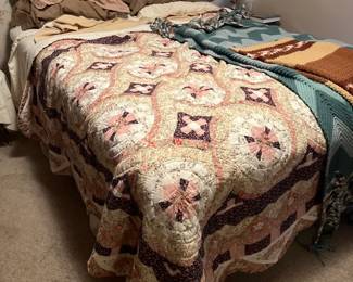 Bed with quilt