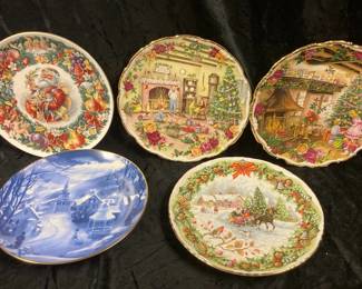Royal Albert And Royal Doulton Christmas Plates