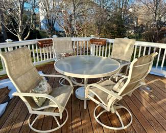 Set with Round Table