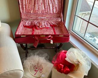 Hartmann Suitcase in excellent condition, Vintage Hats