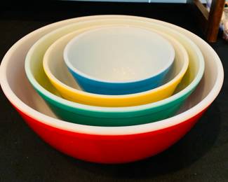 Vintage Pyrex Mixing Bowl Set