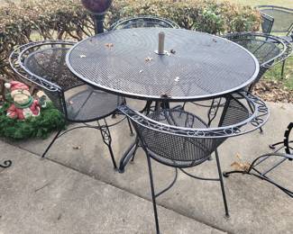 Woodard table & chairs