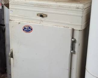 old General Electric refrigerator, nice