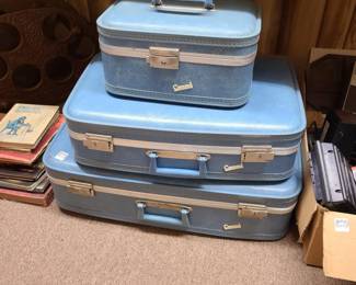 vintage luggage set Carousel