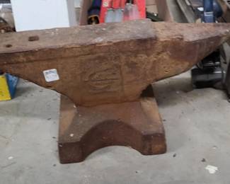 antique Crescent Southern 100# anvil