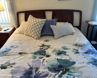 HEADBOARD SOLD - BEAUTYREST ADJUSTABLE BEDFRAME WITH MATTRESS, AND LINENS STILL AVAILABLE