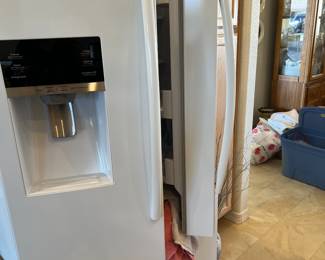 REFRIGERATOR FREEZER