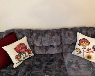 SOFA, THROW PILLOWS