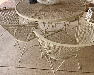 PATIO TABLE WITH 4 CHAIRS