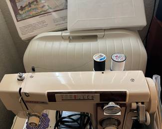 VINTAGE SEWING MACHINE WITH CASE