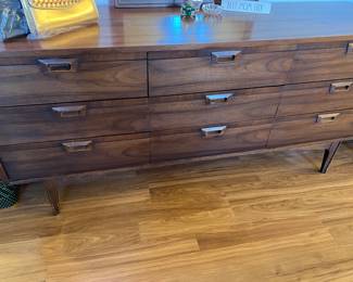 MCM TRIPLE DRESSER W/MIRROR