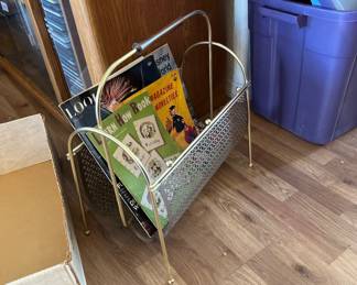 MCM MAGAZINE RACK