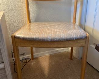 MCM STYLE CHAIR