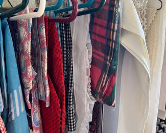 FUN VINTAGE APRONS AND LINENS