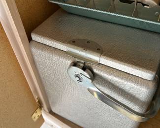 VINTAGE COOLER