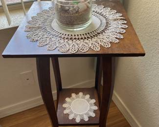 ACCENT TABLE