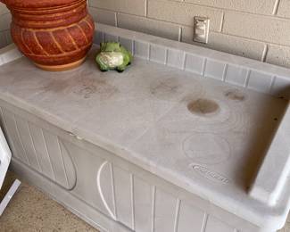 OUTDOOR STORAGE BENCH