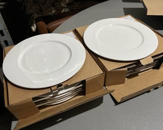 Lot 17 | (12) 11.75" Dudson China Dinner Plate
