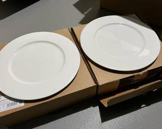 Lot 18 | (12) 11.75" Dudson China Dinner Plate
