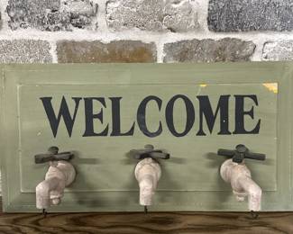 Country Farmhouse Welcome 3-Hook Wall Rack