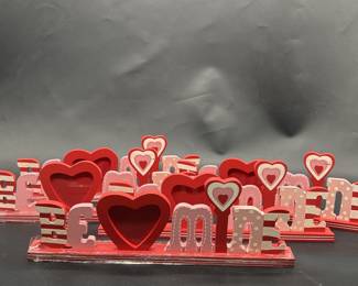 (5) Wooden Valentine Signs: Be Mine w/ Frame