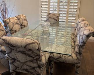 GLASS DINING TABLE W/CHAIRS